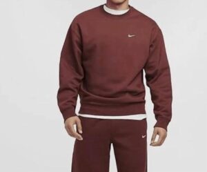 Solo Swoosh Fleece Crew Sweatshirt In Burgundy Crush/burgundy Crush/white