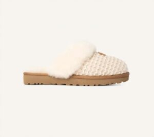 Women's Cozy Slippers In Cream
