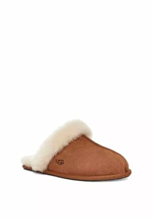 Women's Scuffette Clogs In Chestnut