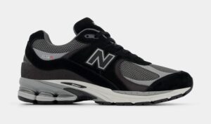 2002R Mens Running Shoes (Black/Grey)