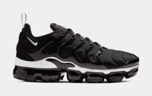 Air VaporMax Plus Mens Running Shoes (Black/White)