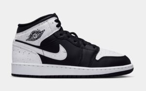 Air Jordan 1 Mid SE Oreo Grade School Lifestyle Shoes (Black/Black/White)