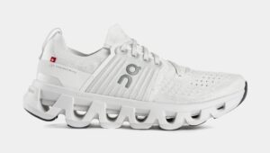 Cloudswift 4 Womens Running Shoes (White/White)