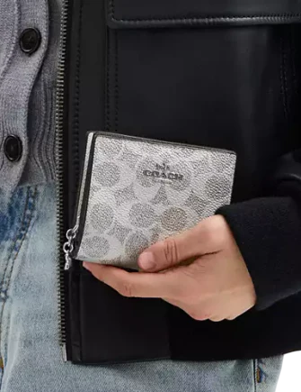 Coach Snap Wallet In Signature Canvas - Image 2