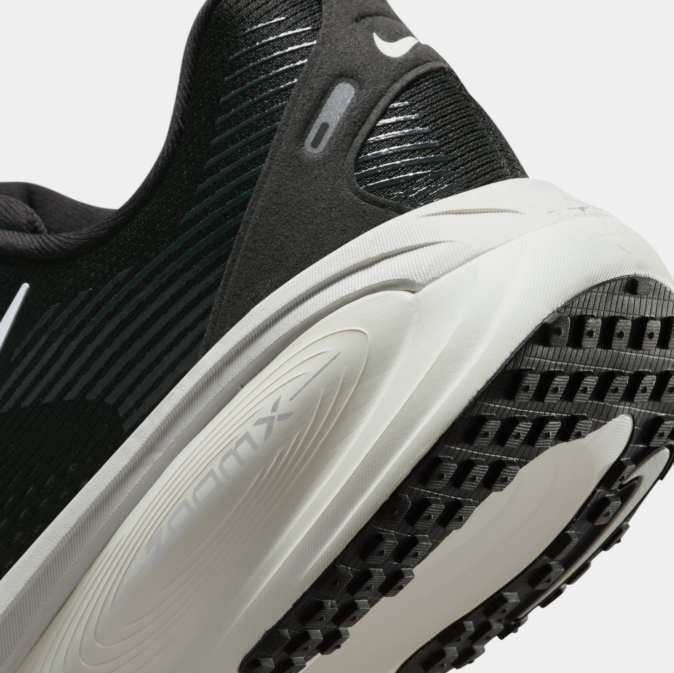 Vomero 18 Mens Running Shoes (Black/Coconut Milk/Light Iron Ore/Summit White) - Image 6