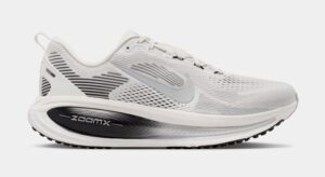 Vomero 18 Mens Running Shoes (Summit White/Black/Off White/Metallic Silver)