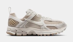 Vomero 5 Reflective Accents Grade School Running Shoes (Phantom/Cream II/Sail/Light Bone)
