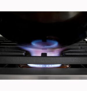48" 6-Burner Gas Cooktop in Matte White with Integrated Griddle