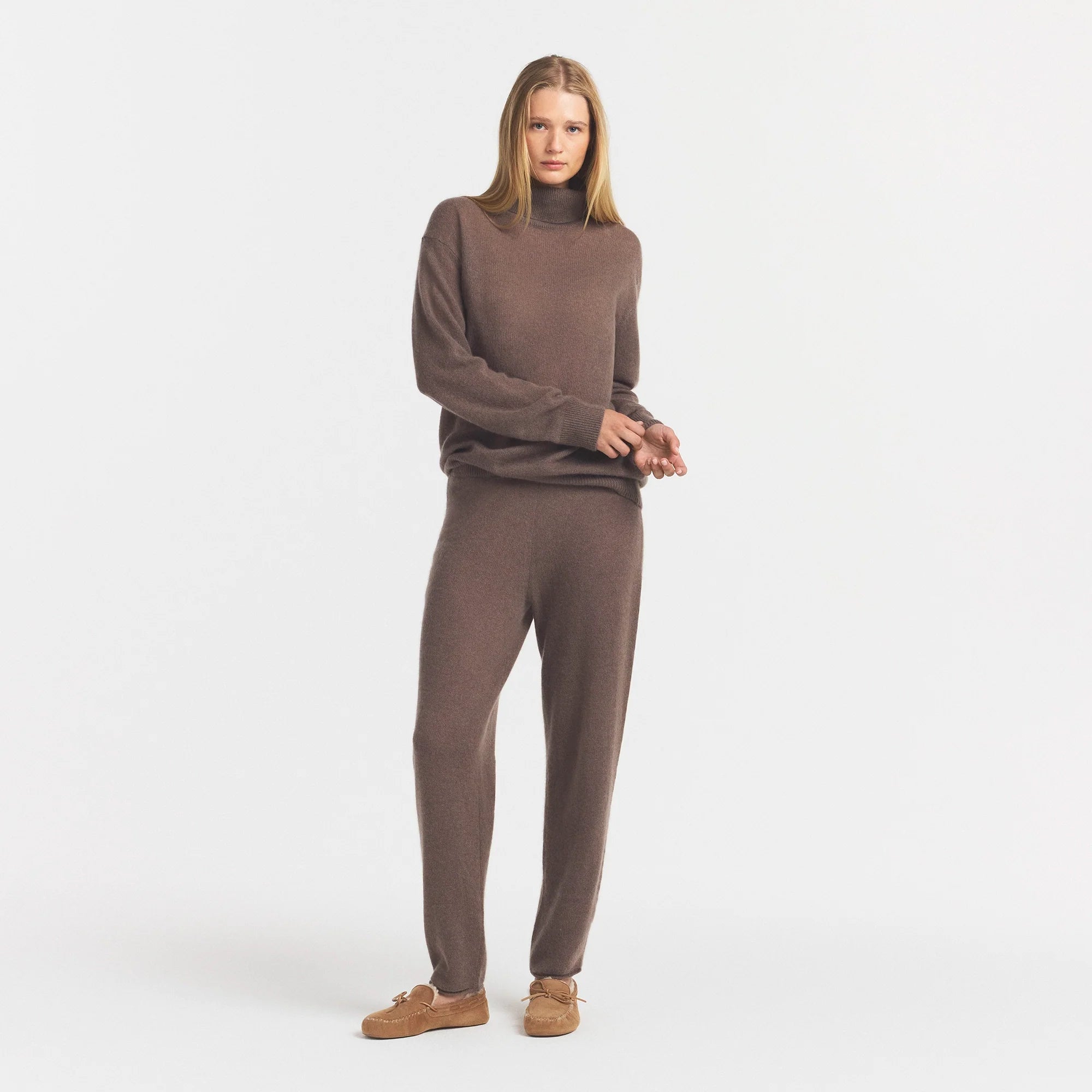 AIRY CASHMERE TURTLENECK | AMETHYST - Image 2