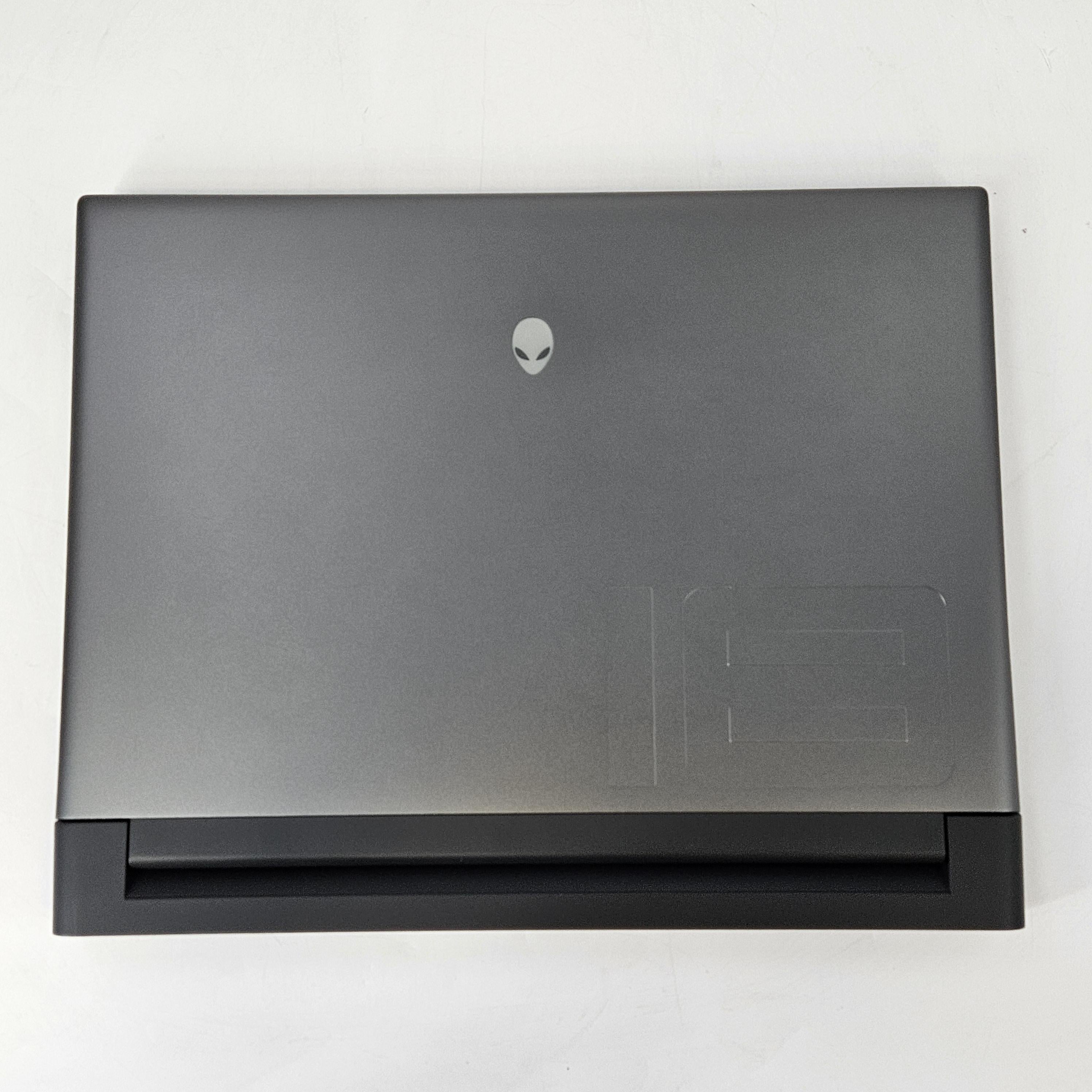 Alienware M18 R2 Black 2.2 GHz Intel Core i7 14th Gen. 16GB RAM 512GB Solid State Drive NVIDIA GeForce RTX 4060 8 GB - Image 5