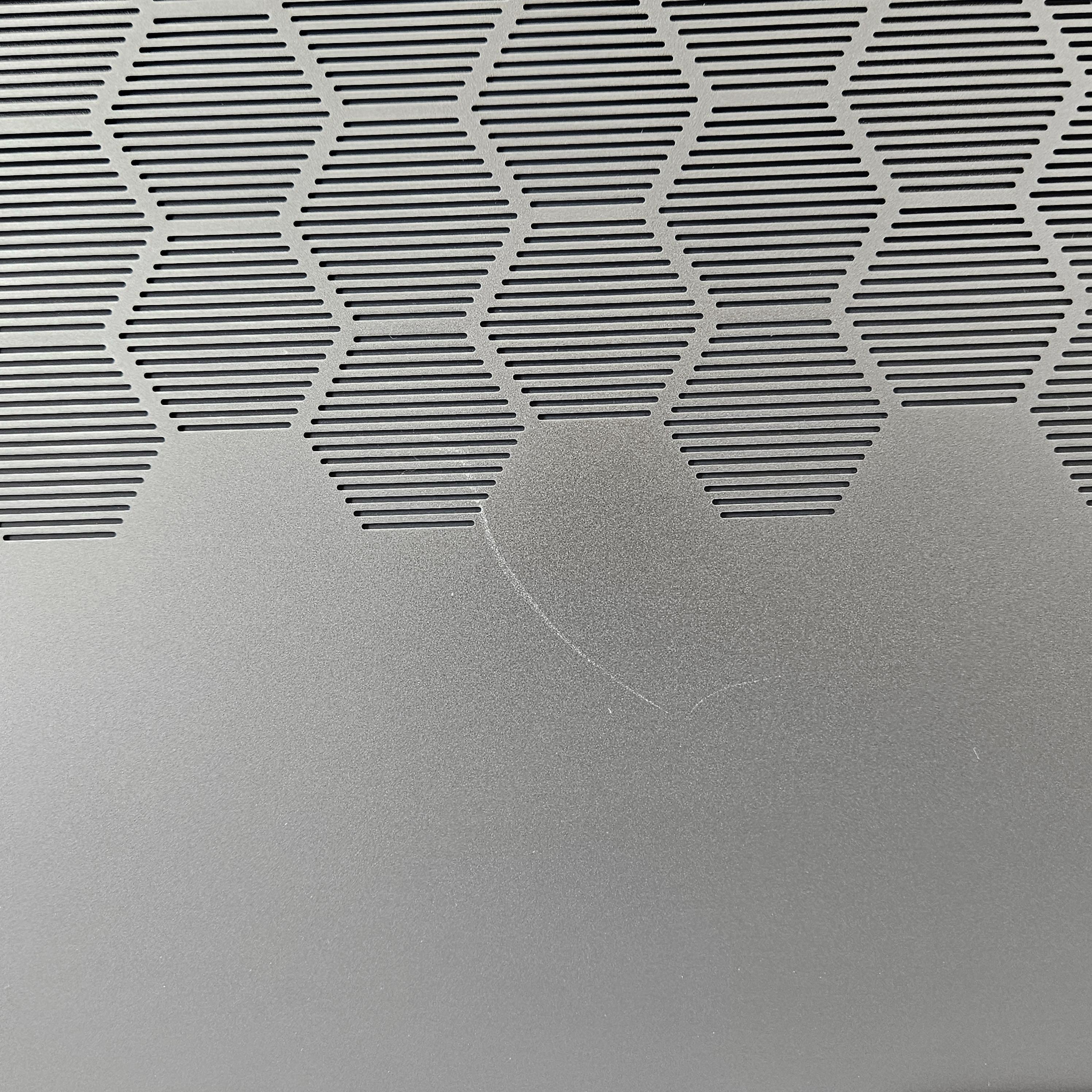 Alienware M18 R2 Black 2.2 GHz Intel Core i7 14th Gen. 16GB RAM 512GB Solid State Drive NVIDIA GeForce RTX 4060 8 GB - Image 7